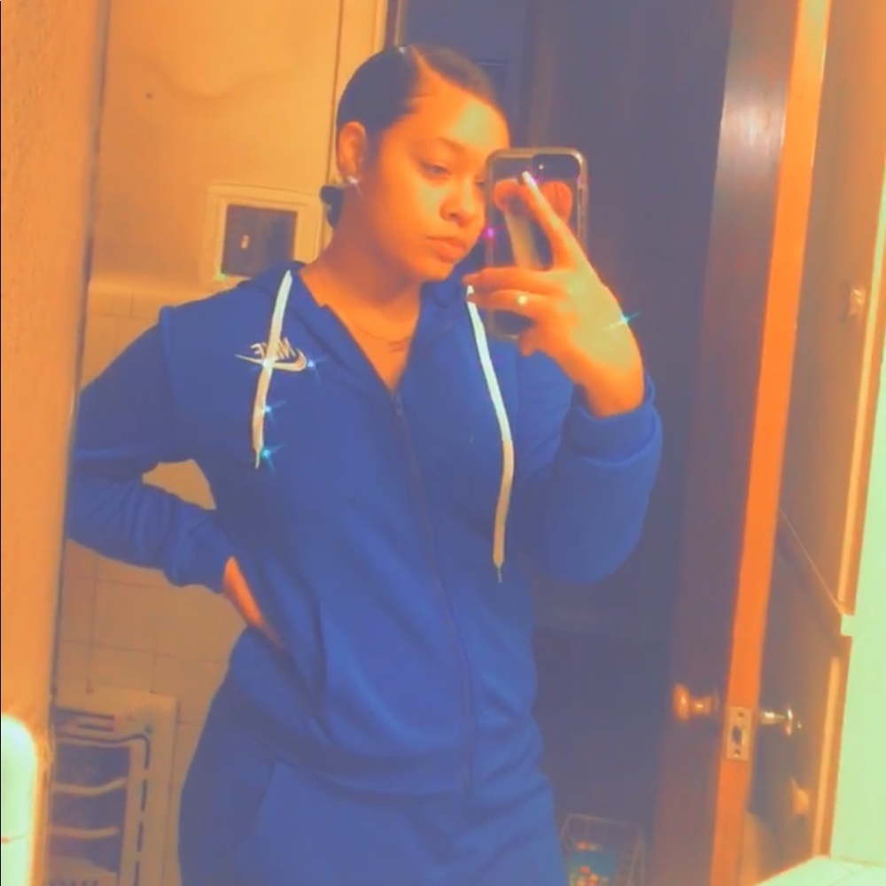 Meet your Posher, Yetavia